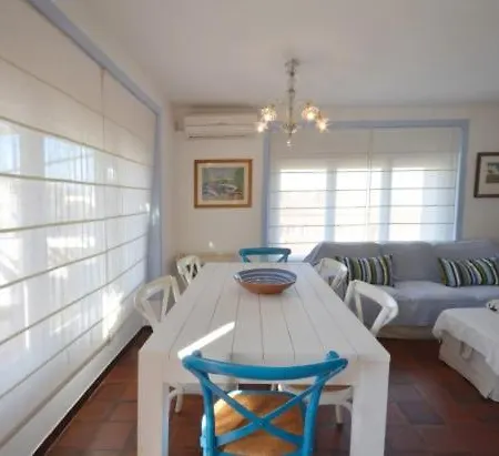 Villa Sleeps 8 Pool Air Con *