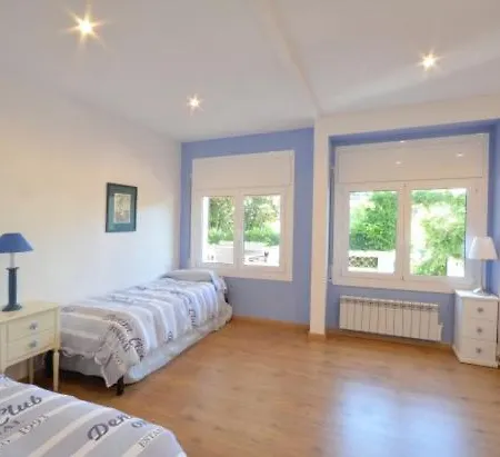 Sleeps 8 Pool Air Con Villa *