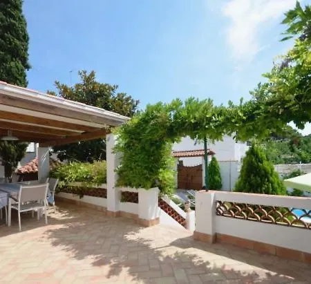 Sleeps 8 Pool Air Con * Begur
