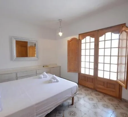 Villa Sleeps 8 Pool Air Con