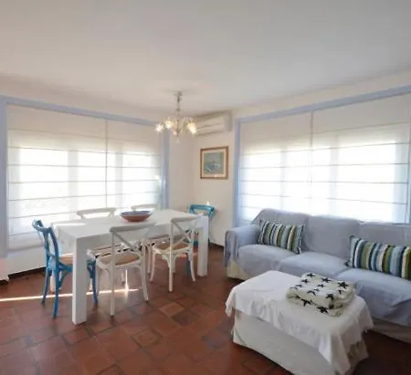 Sleeps 8 Pool Air Con *